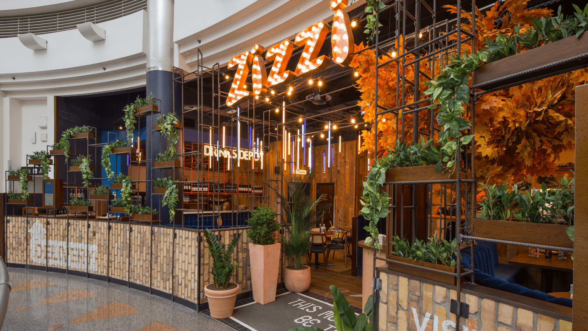 Zizzi Canary Wharf Exteriors